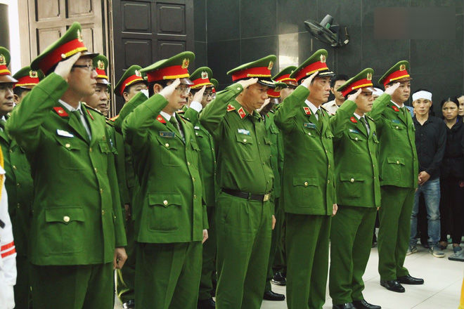 Đồng đội nghẹn ngào tiễn đưa chiến sĩ PCCC hy sinh trên đường đi cứu nạn cứu hộ trên cao tốc Pháp Vân