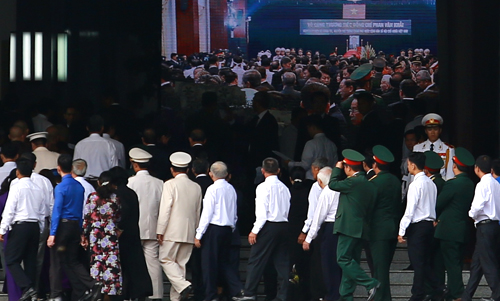 Nhiều đoàn lãnh đạo đến viếng nguyên Thủ tướng Phan Văn Khải