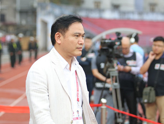 Bầu Đức không quan tâm lời kêu gọi đừng bỏ bóng đá của bầu Tú