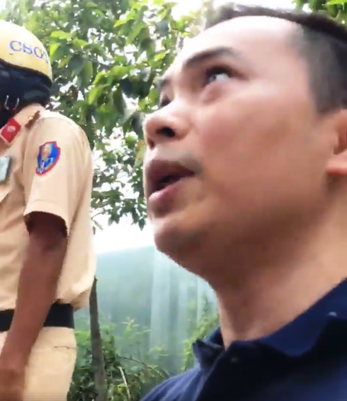 Chấn chỉnh thái độ CSGT tuyên bố bằng lái quốc tế không giá trị