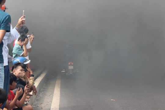 Cháy lớn khủng khiếp vì đốt cỏ khô ở TP Vũng Tàu