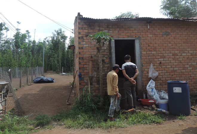 Chủ vườn tiêu khai nhận dùng rựa chém chết vợ rồi tự sát