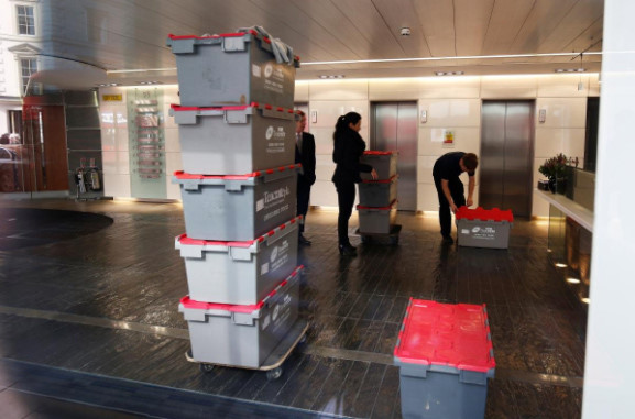 Facebook bị điều tra sau scandal bán đứng người dùng