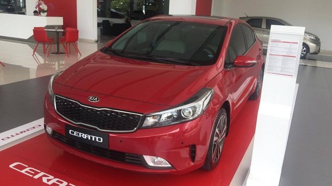 Kia Cerato giá rẻ giật mình gần 500 triệu bị xà xẻo những gì?