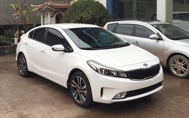 Kia Cerato giá rẻ giật mình gần 500 triệu bị xà xẻo những gì?