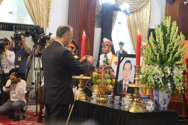 Nhiều đoàn ngoại giao đến viếng cố Thủ tướng Phan Văn Khải