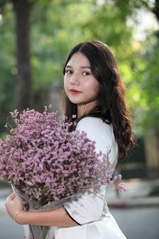 Nữ sinh lai Tây nổi bật trong cuộc thi của trường Phan Đình Phùng