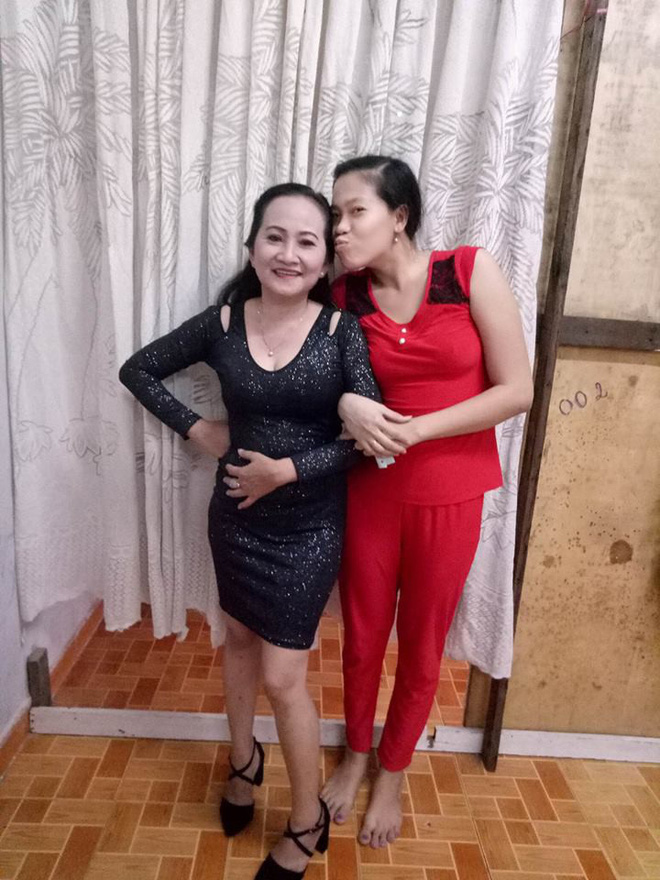 Em chồng khoe được chị dâu bằng tuổi quý hơn vàng mười, chiều chuộng y như em ruột