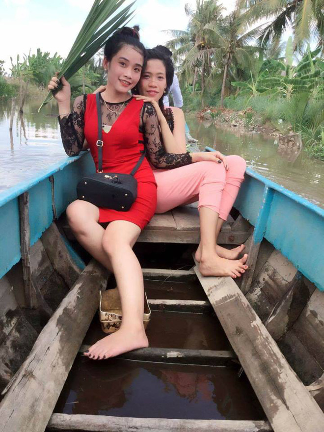 Em chồng khoe được chị dâu bằng tuổi quý hơn vàng mười, chiều chuộng y như em ruột