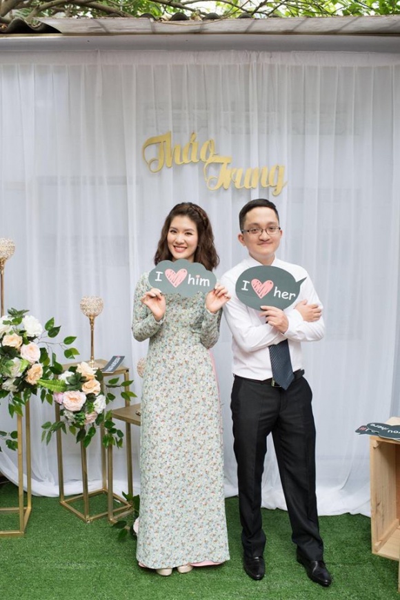 Nghệ sĩ Chí Trung tươi cười rạng rỡ trong ngày ăn hỏi của con trai