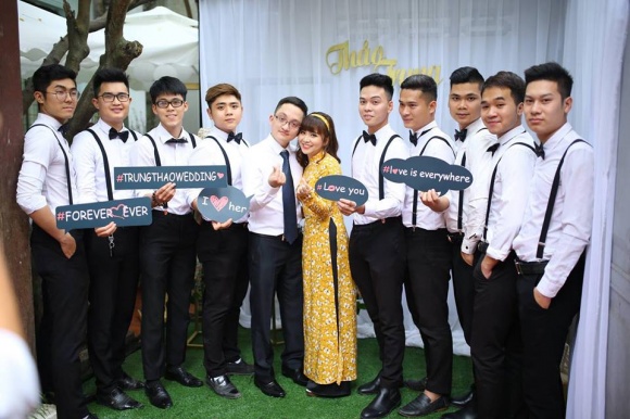 Nghệ sĩ Chí Trung tươi cười rạng rỡ trong ngày ăn hỏi của con trai Nghệ sĩ Chí Trung tươi cười rạng rỡ trong ngày ăn hỏi của con trai