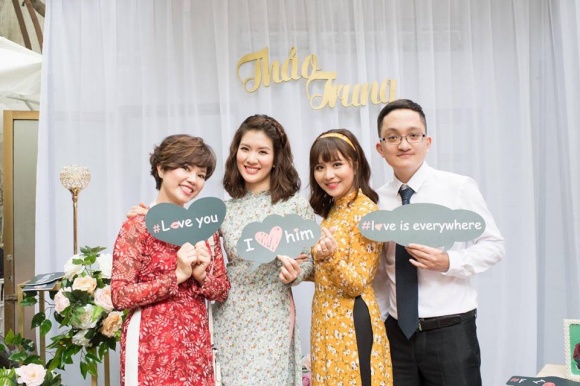 Nghệ sĩ Chí Trung tươi cười rạng rỡ trong ngày ăn hỏi của con trai Nghệ sĩ Chí Trung tươi cười rạng rỡ trong ngày ăn hỏi của con trai