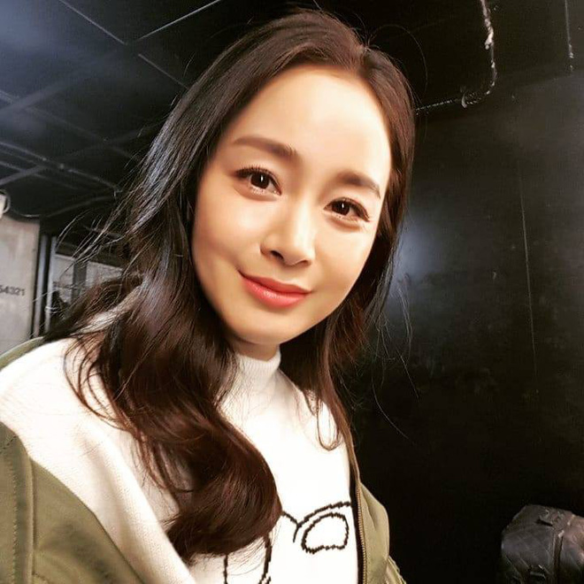 Kim Tae Hee lần đầu khoe ảnh cận mặt, gửi tâm thư cho fan hâm mộ sau khi sinh con gái Kim Tae Hee lần đầu khoe ảnh cận mặt, gửi tâm thư cho fan hâm mộ sau khi sinh con gái