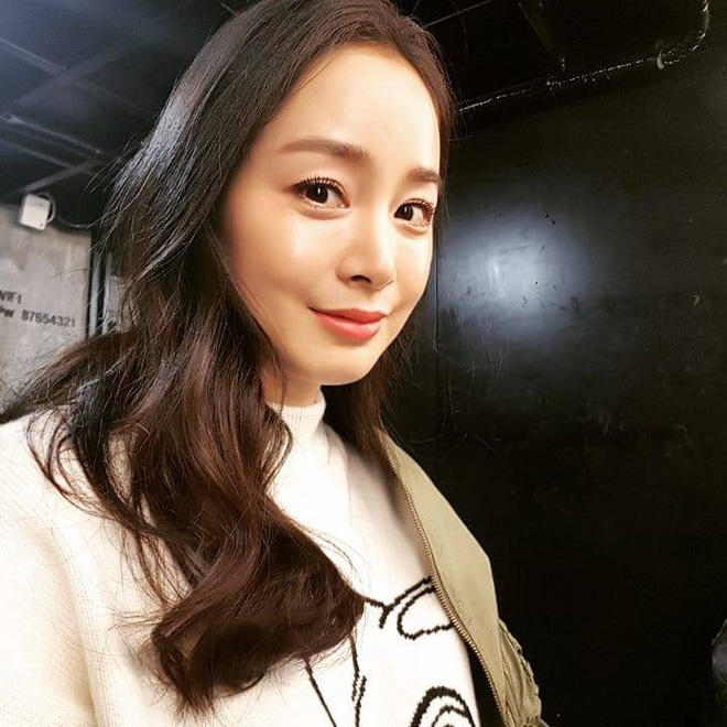 Kim Tae Hee lần đầu khoe ảnh cận mặt, gửi tâm thư cho fan hâm mộ sau khi sinh con gái Kim Tae Hee lần đầu khoe ảnh cận mặt, gửi tâm thư cho fan hâm mộ sau khi sinh con gái