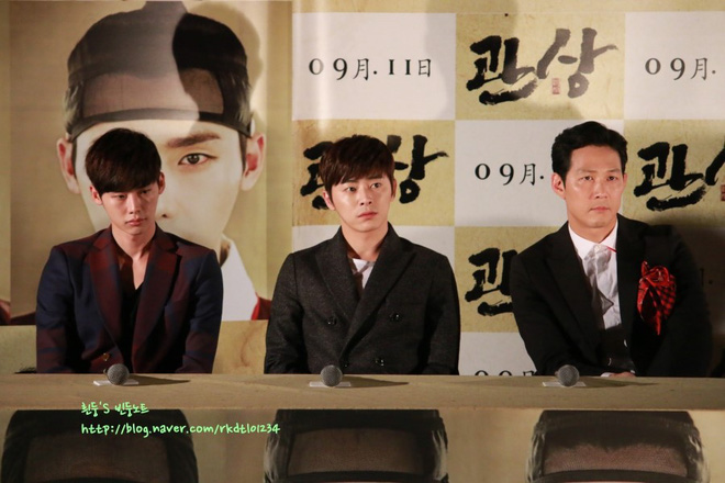 Loạt khoảnh khắc mĩ nam Hàn bỗng hóa bạch tuộc vì đụng trúng các quý ông cực phẩm