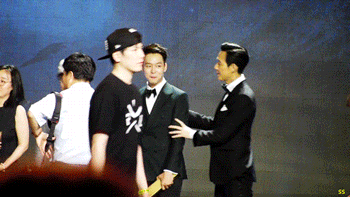 Loạt khoảnh khắc mĩ nam Hàn bỗng hóa bạch tuộc vì đụng trúng các quý ông cực phẩm