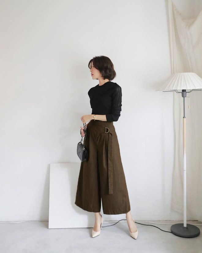 Mốt mới công sở: Quần ống rộng thùng thình nhìn tưởng váy này lại có khả năng giấu dáng rất tài tình Mốt mới công sở: Quần ống rộng thùng thình nhìn tưởng váy này lại có khả năng giấu dáng rất tài tình