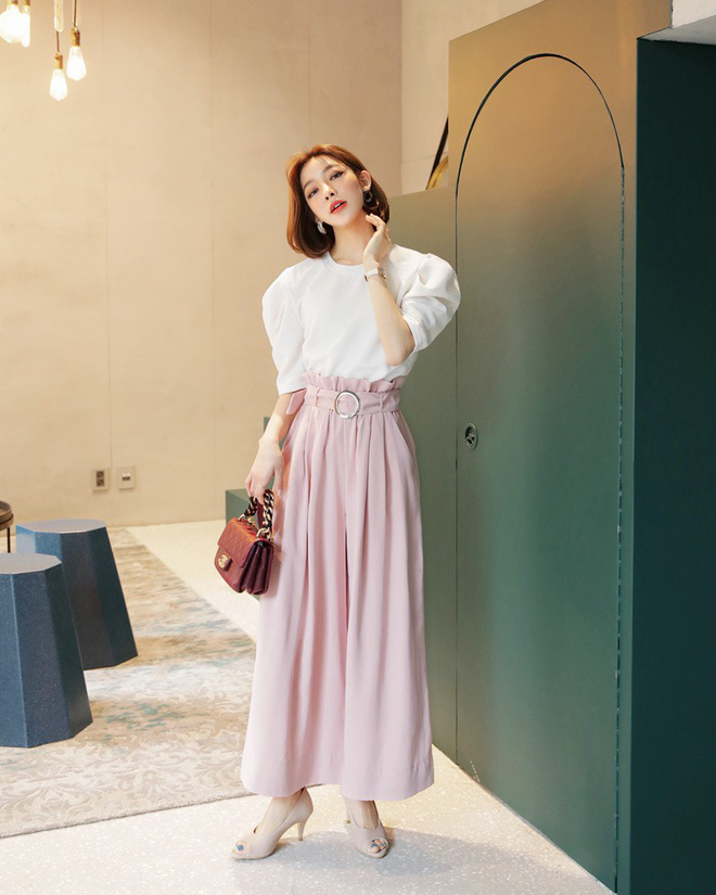 Mốt mới công sở: Quần ống rộng thùng thình nhìn tưởng váy này lại có khả năng giấu dáng rất tài tình Mốt mới công sở: Quần ống rộng thùng thình nhìn tưởng váy này lại có khả năng giấu dáng rất tài tình
