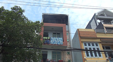 Bất cẩn để rơi tàn thuốc vào tấm nệm gây cháy nhà