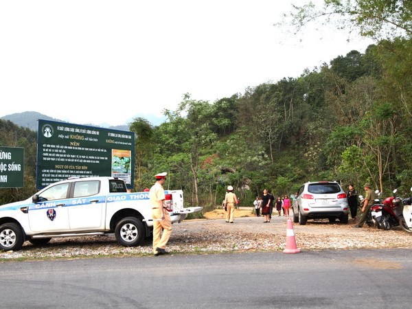 3 người tử vong trong xe Mercedes: Toà án mới xuống làm việc về đơn ly hôn