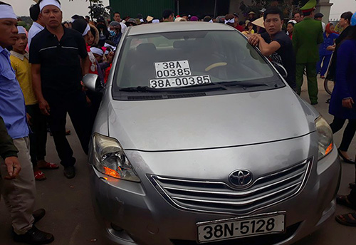 Dùng biển số giả, cán bộ công an bị tước giấy phép lái xe ba tháng