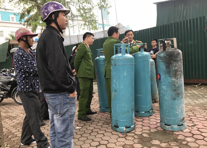 Vụ nổ dãy nhà 2 tầng: Trong nhà hàng có 18 bình gas công nghiệp cỡ lớn