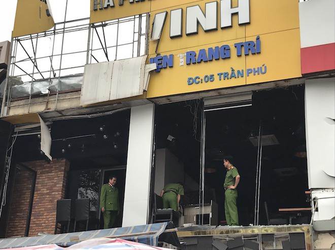 Vụ nổ dãy nhà 2 tầng: Trong nhà hàng có 18 bình gas công nghiệp cỡ lớn Vụ nổ dãy nhà 2 tầng: Trong nhà hàng có 18 bình gas công nghiệp cỡ lớn