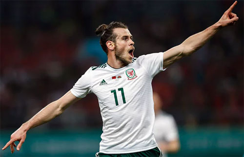 Bale lập hat-trick, Giggs đại thắng trong trận đầu dẫn dắt Wales