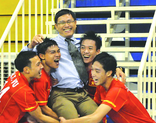 Cuộc khẩu chiến giữa bầu Đức và bầu Tú trước thềm bầu cử VFF nhiệm kỳ VIII