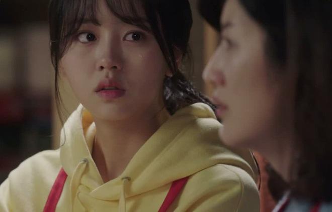 Đêm tân hôn, tá hỏa lao đến viện hỗ trợ tình cũ của chồng đi đẻ