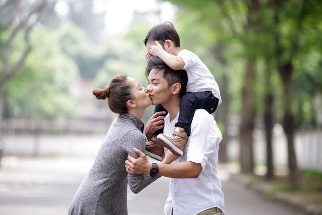 Fan ngất ngây trước lời chúc sinh nhật nhiều đường của Phan Hiển dành cho Khánh Thi Fan ngất ngây trước lời chúc sinh nhật nhiều đường của Phan Hiển dành cho Khánh Thi