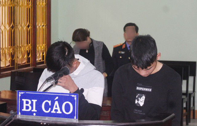 Bé gái 13 tuổi khiến hai thanh niên lĩnh án