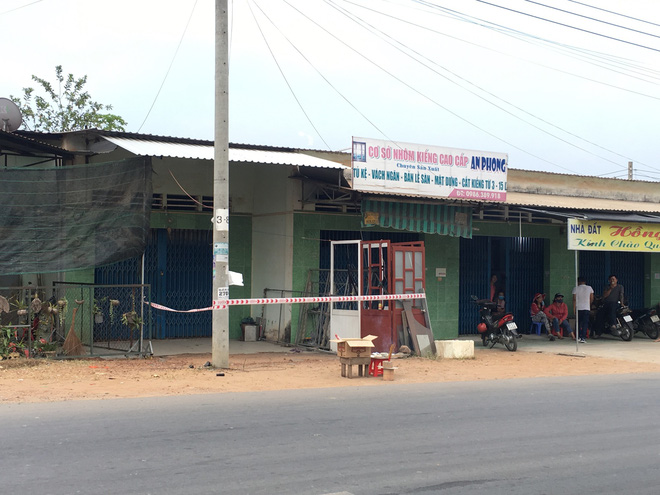 Cô gái phát hiện thi thể hàng xóm bốc mùi trong căn nhà khoá bên ngoài