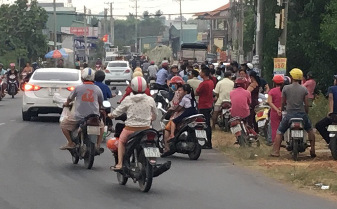 Cô gái phát hiện thi thể hàng xóm bốc mùi trong căn nhà khoá bên ngoài Cô gái phát hiện thi thể hàng xóm bốc mùi trong căn nhà khoá bên ngoài