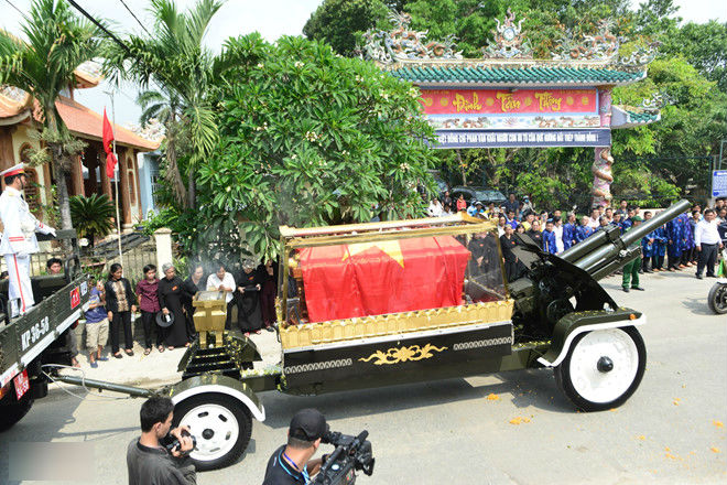 Ông Sáu Khải vào lòng đất mẹ Củ Chi Ông Sáu Khải vào lòng đất mẹ Củ Chi