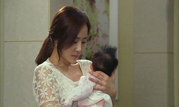 Chỉ vì một câu nói của hàng xóm mà mẹ chồng tôi nhất định tước quyền nuôi con của tôi