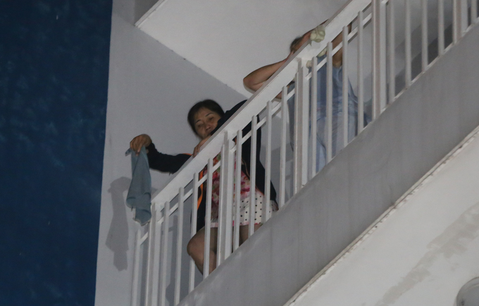 Hơn 2 giờ giải cứu hàng trăm người khỏi tòa nhà cháy ở Sài Gòn