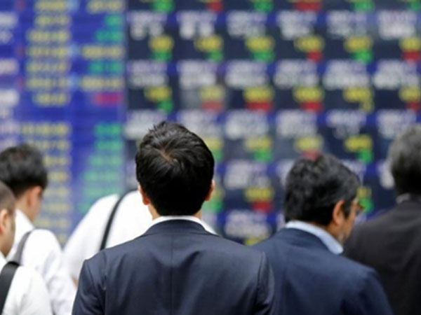 Chứng khoán châu Á đỏ lửa vì Trump