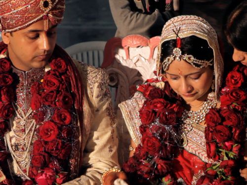 Bất chấp toàn cầu hóa, phụ nữ Ấn Độ vẫn cha mẹ đặt đâu con ngồi đấy