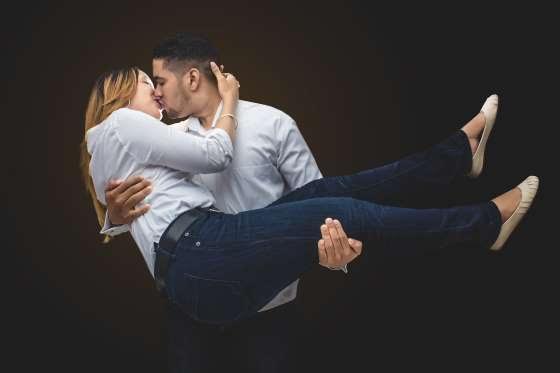 Những bệnh có thể lây truyền qua nụ hôn Những bệnh có thể lây truyền qua nụ hôn