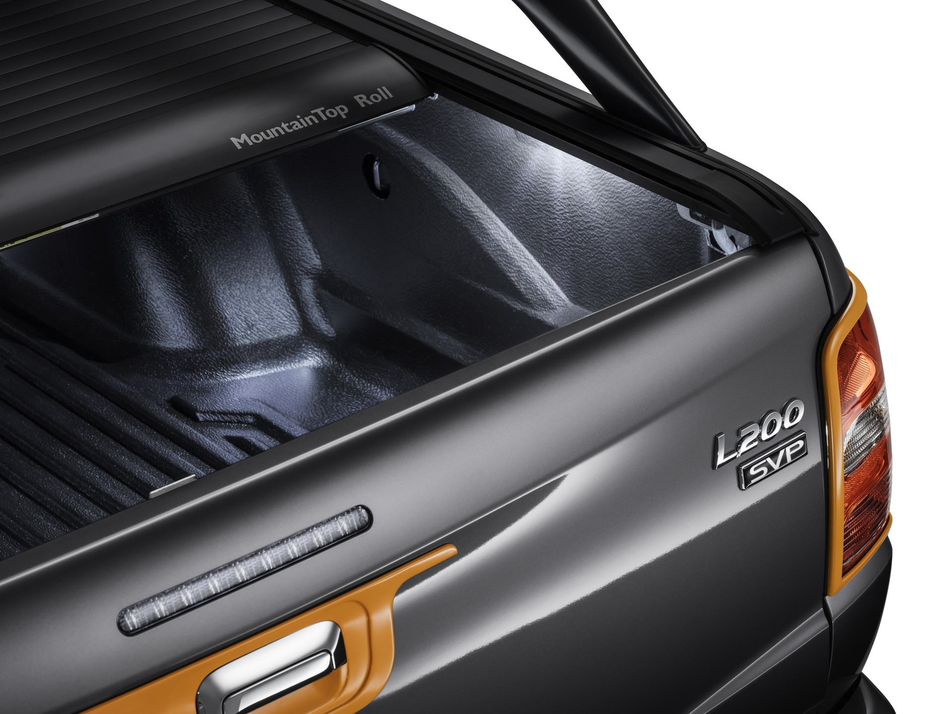 Mitsubishi tung pick-up bản độc giá gần 1 tỷ đồng Mitsubishi tung pick-up bản độc giá gần 1 tỷ đồng