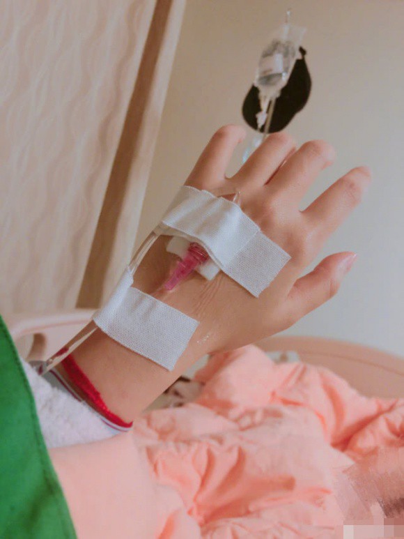 An Dĩ Hiên cấp cứu giữa đêm vì mang thai ngoài tử cung, đau đớn mất con đầu lòng An Dĩ Hiên cấp cứu giữa đêm vì mang thai ngoài tử cung, đau đớn mất con đầu lòng
