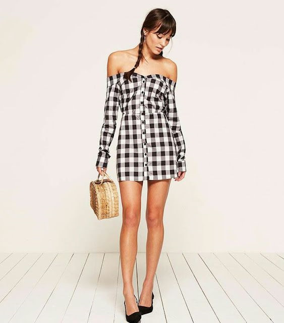 Cách mặc áo trễ vai khoe đường cong khéo léo