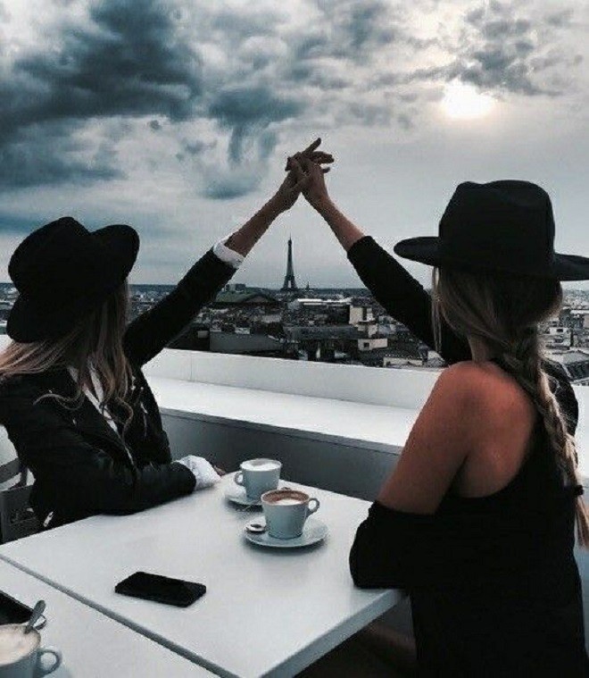 Nhìn lại Tháng năm rực rỡ: Bí kíp để không bao giờ đánh mất những tình bạn đẹp đẽ trong đời