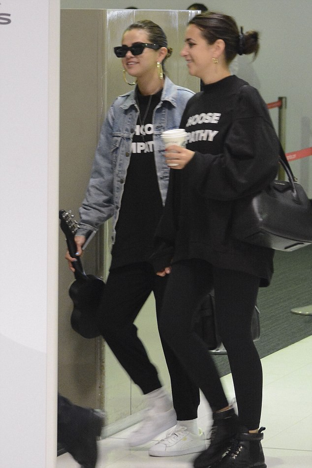 Justin qua đêm cùng cô gái khác, nhưng trái tim vẫn luôn hướng về Selena?