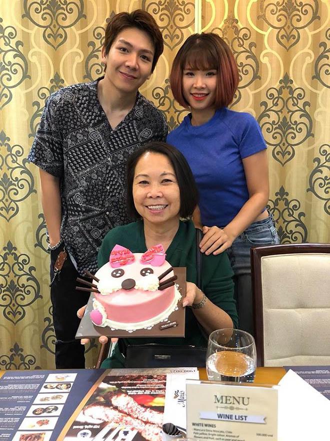 Mẹ chồng Khởi My trẻ trung đến mừng sinh nhật bà thông gia