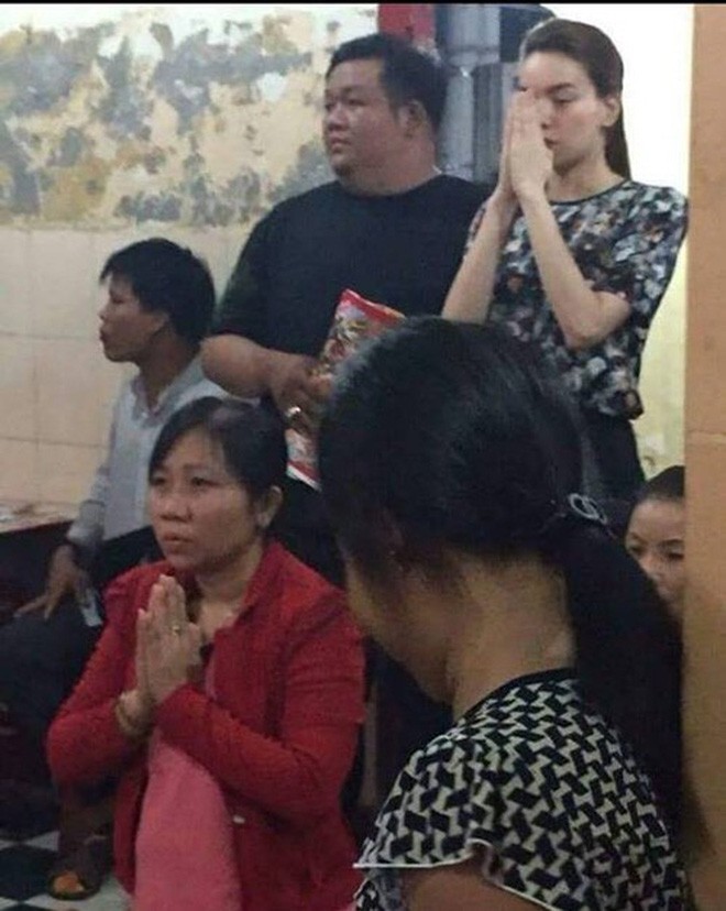 Những mỹ nhân showbiz Việt sau khi khuấy banh dư luận lại tìm về chốn nhà chùa thanh tịnh Những mỹ nhân showbiz Việt sau khi khuấy banh dư luận lại tìm về chốn nhà chùa thanh tịnh