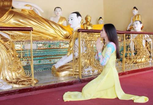 Những mỹ nhân showbiz Việt sau khi khuấy banh dư luận lại tìm về chốn nhà chùa thanh tịnh Những mỹ nhân showbiz Việt sau khi khuấy banh dư luận lại tìm về chốn nhà chùa thanh tịnh