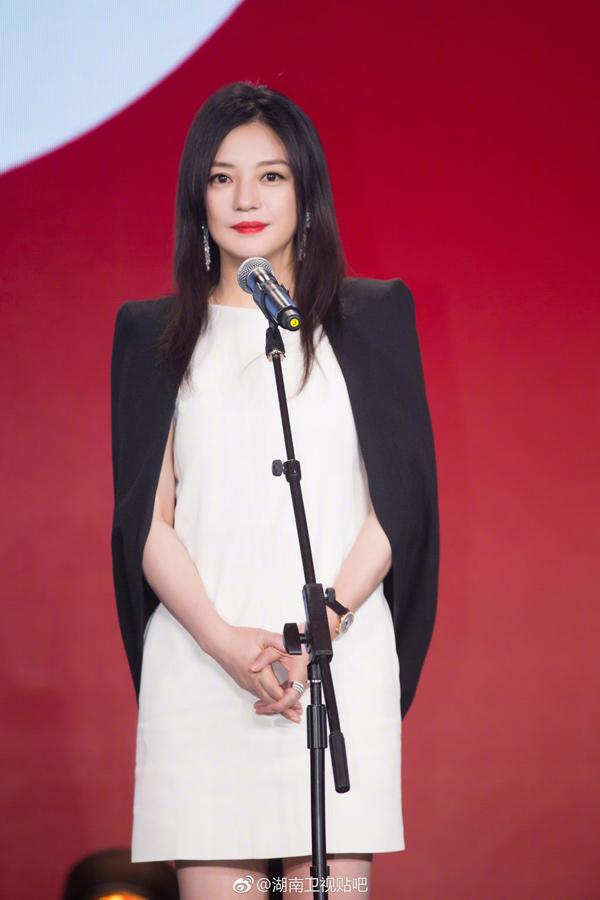 Dù hơi béo nhưng Triệu Vy vẫn được khen đẹp xuất thần, khó ai bì kịp