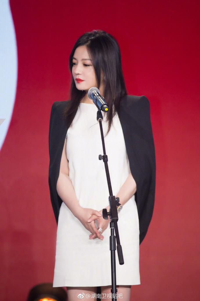 Dù hơi béo nhưng Triệu Vy vẫn được khen đẹp xuất thần, khó ai bì kịp